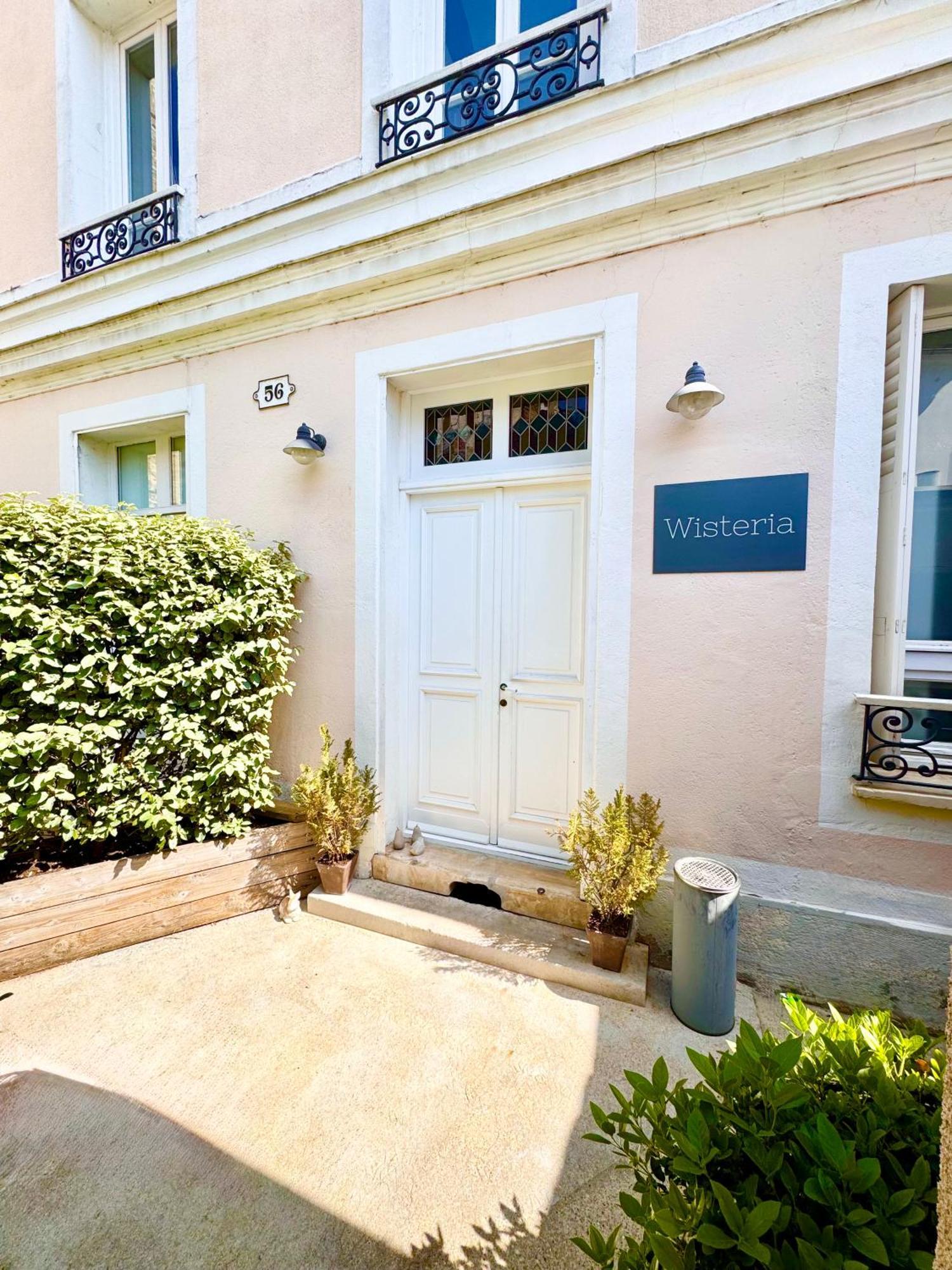 Wisteria Bed & Breakfast Fontainebleau Bagian luar foto