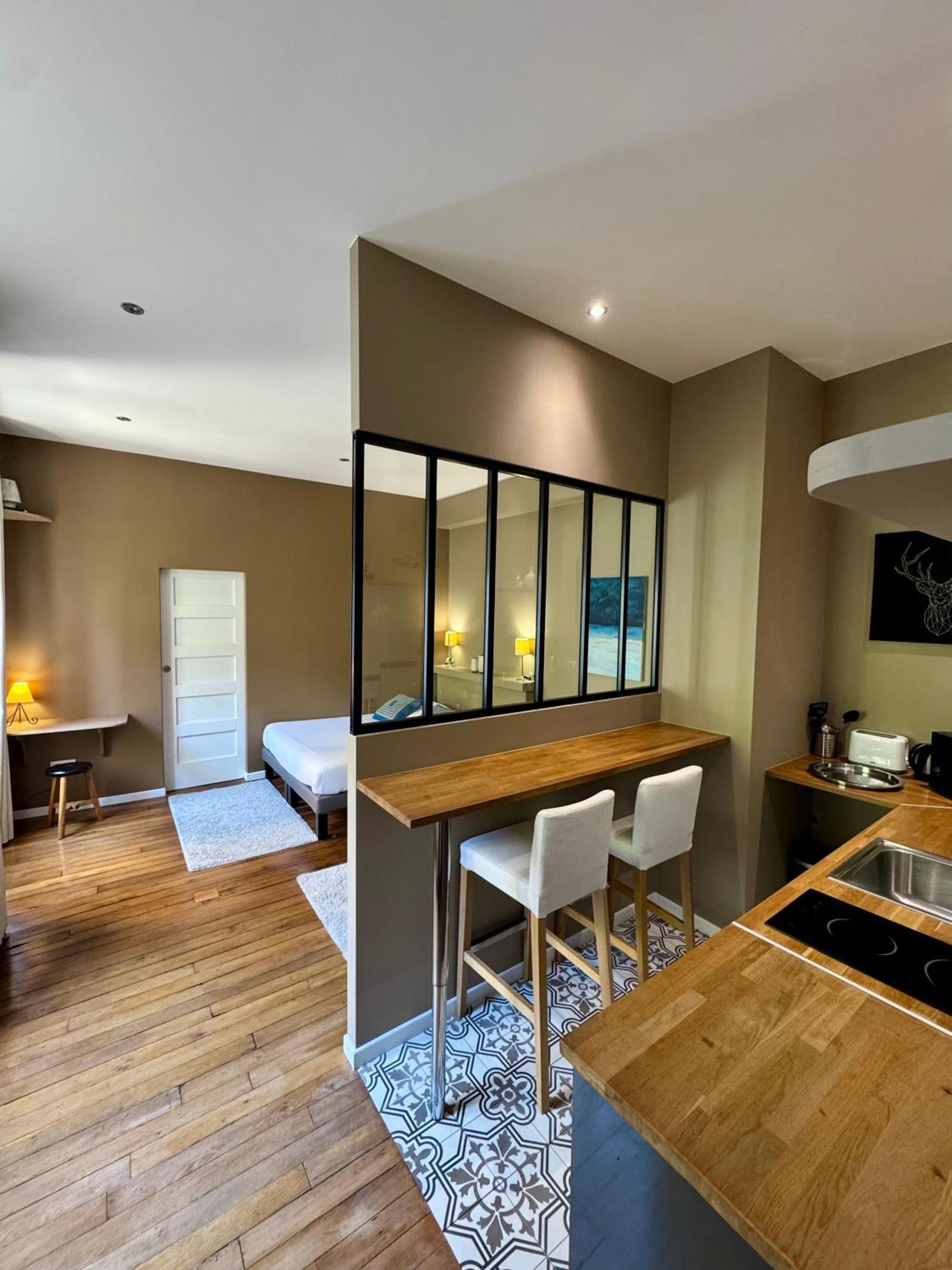 Wisteria Bed & Breakfast Fontainebleau Bagian luar foto